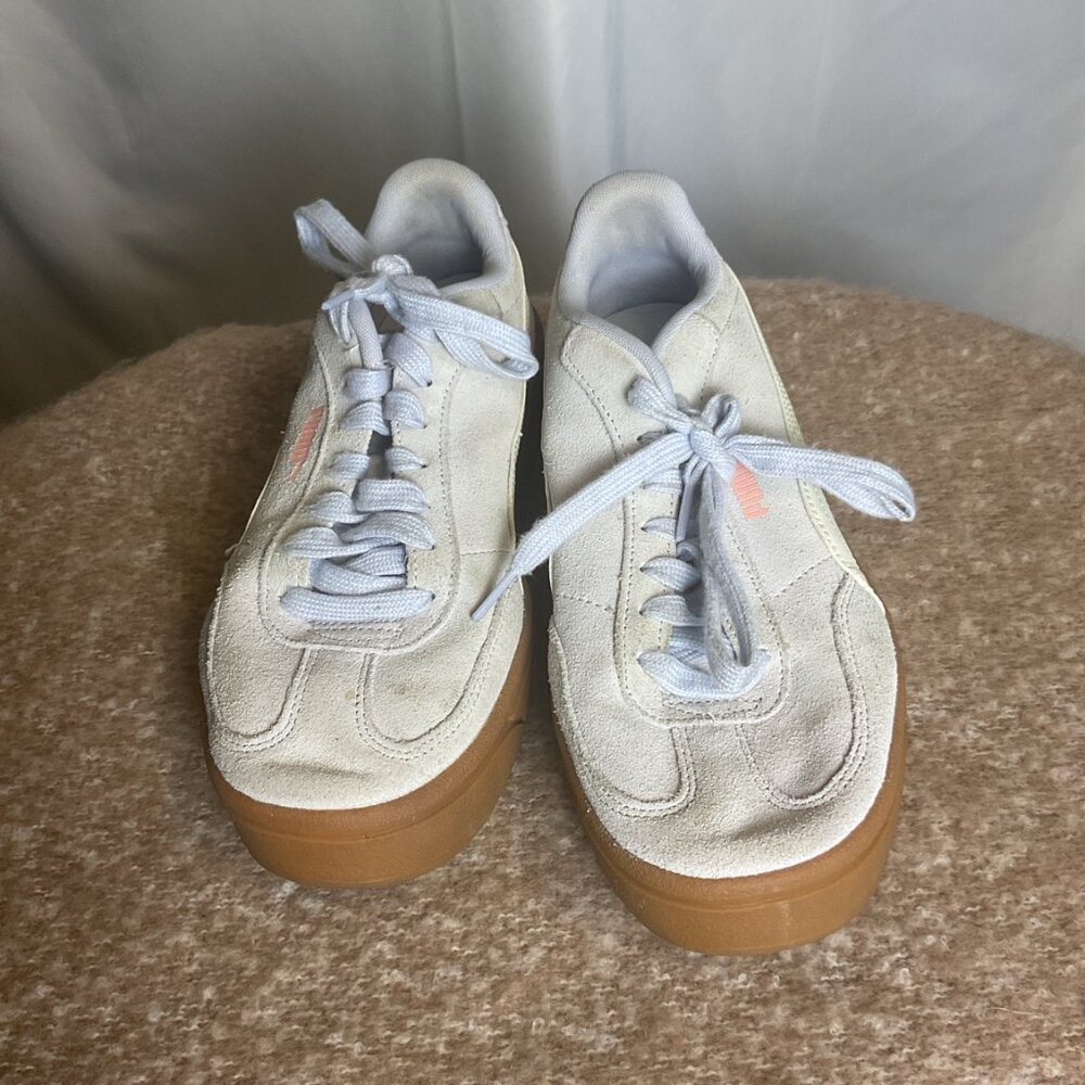 Puma Carina Platform Sneakers Womens 9.5 Greige Suede Gum Sole Casual - Picture 3 of 8